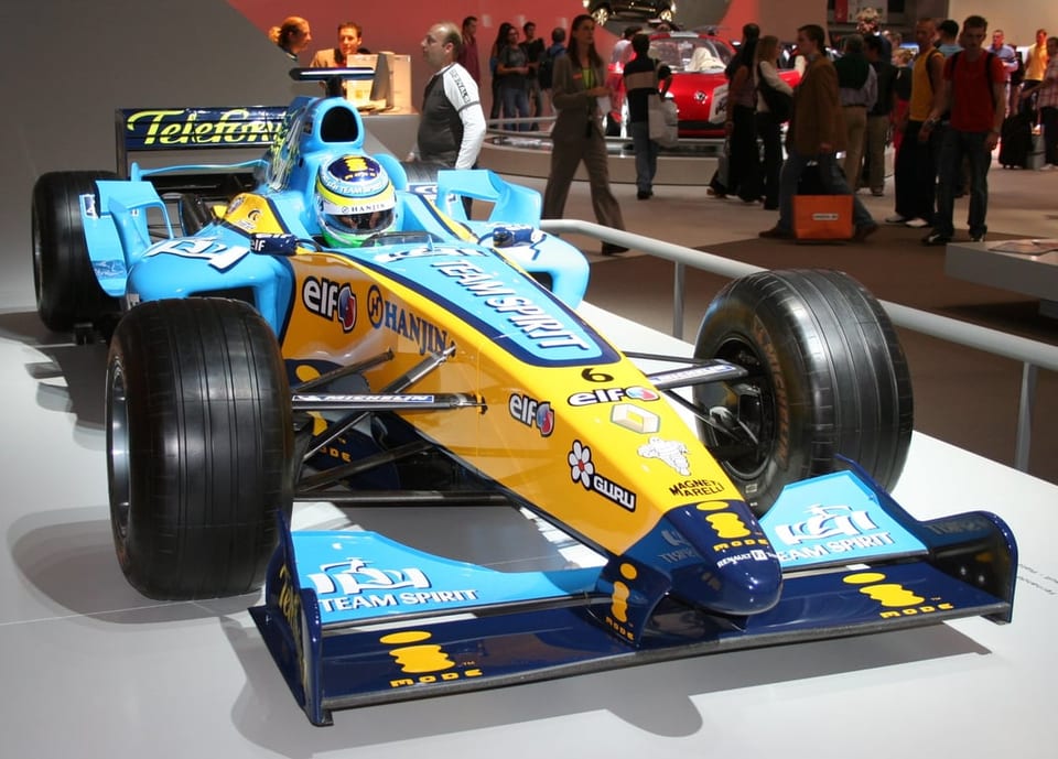 Renault closes door on F1 engine comeback despite V8 proposal